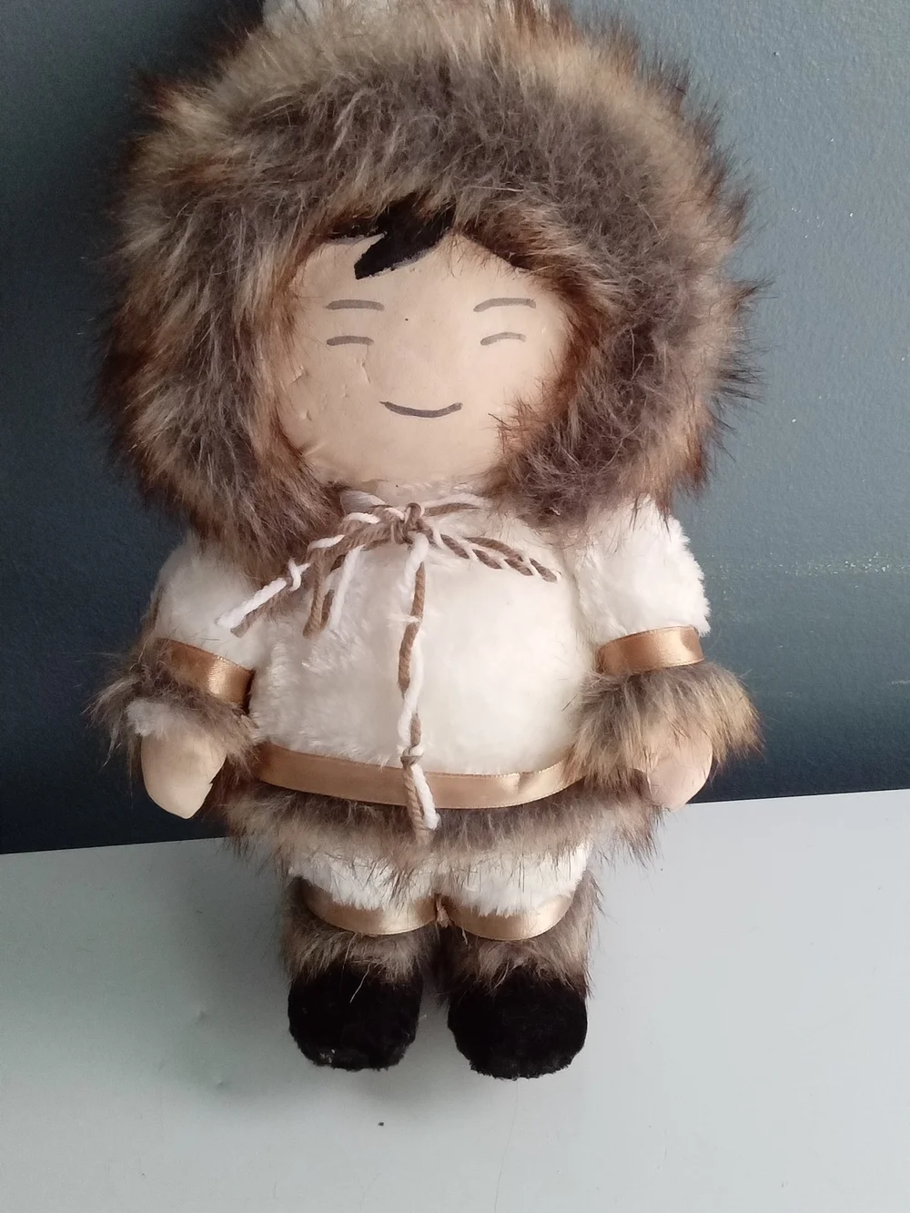 Vintage‎ Eskimo Inuit Plush Doll White Parka Faux Fur Trim Cultural Decor